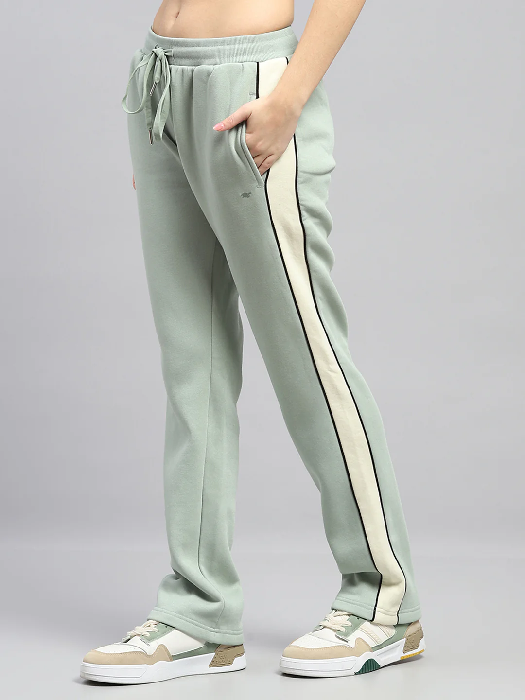 Women Green Solid Hooded Full Sleeve Tracksuit - Image 8