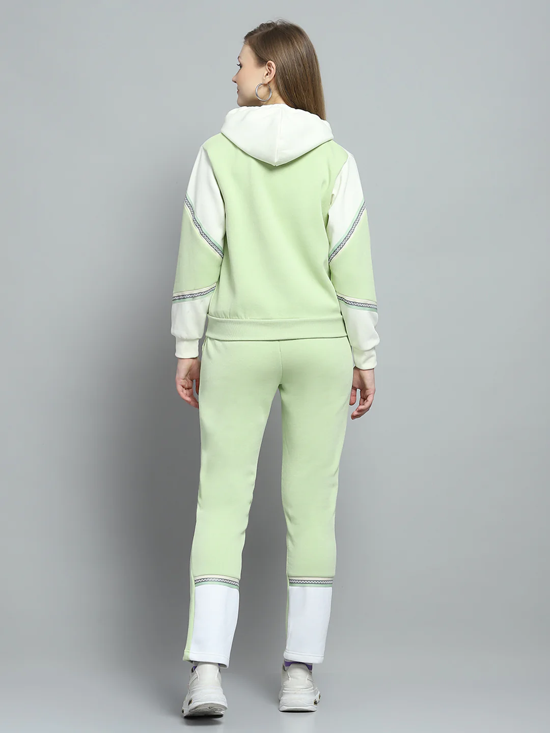Women Green Solid Hooded Full Sleeve Tracksuit - Image 5