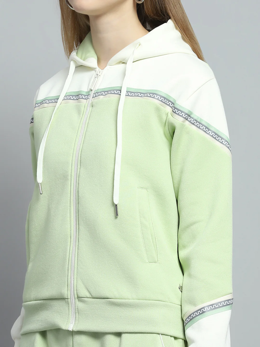 Women Green Solid Hooded Full Sleeve Tracksuit - Image 7