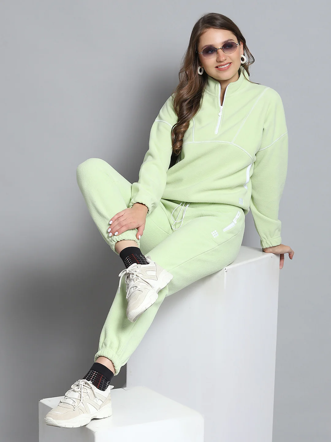 Rock.it Women Green Solid Mock Neck Full Sleeve Tracksuit - Image 2