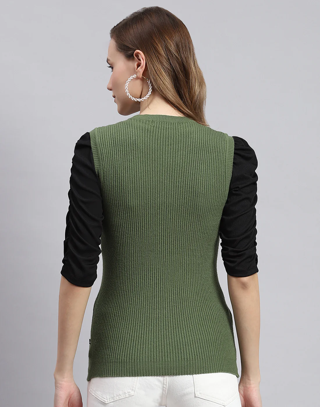 Women Green Solid Round Neck Sleeveless Sweater - Image 5