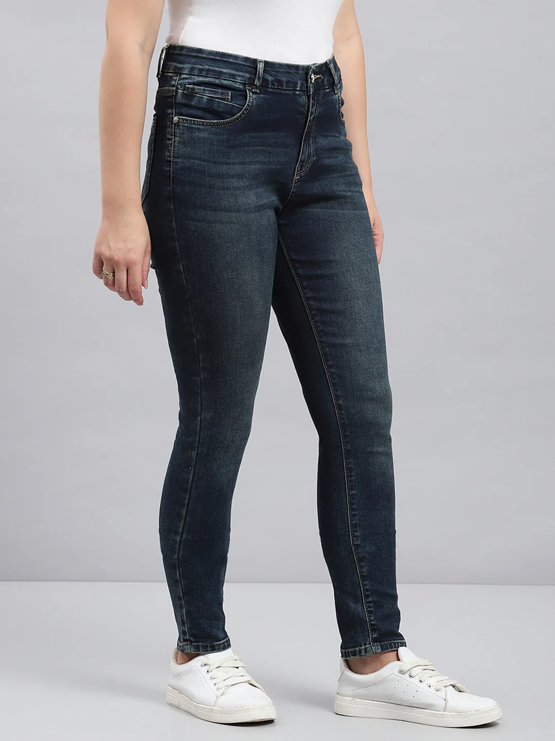 Women Green Solid Slim Fit Denims - Image 4