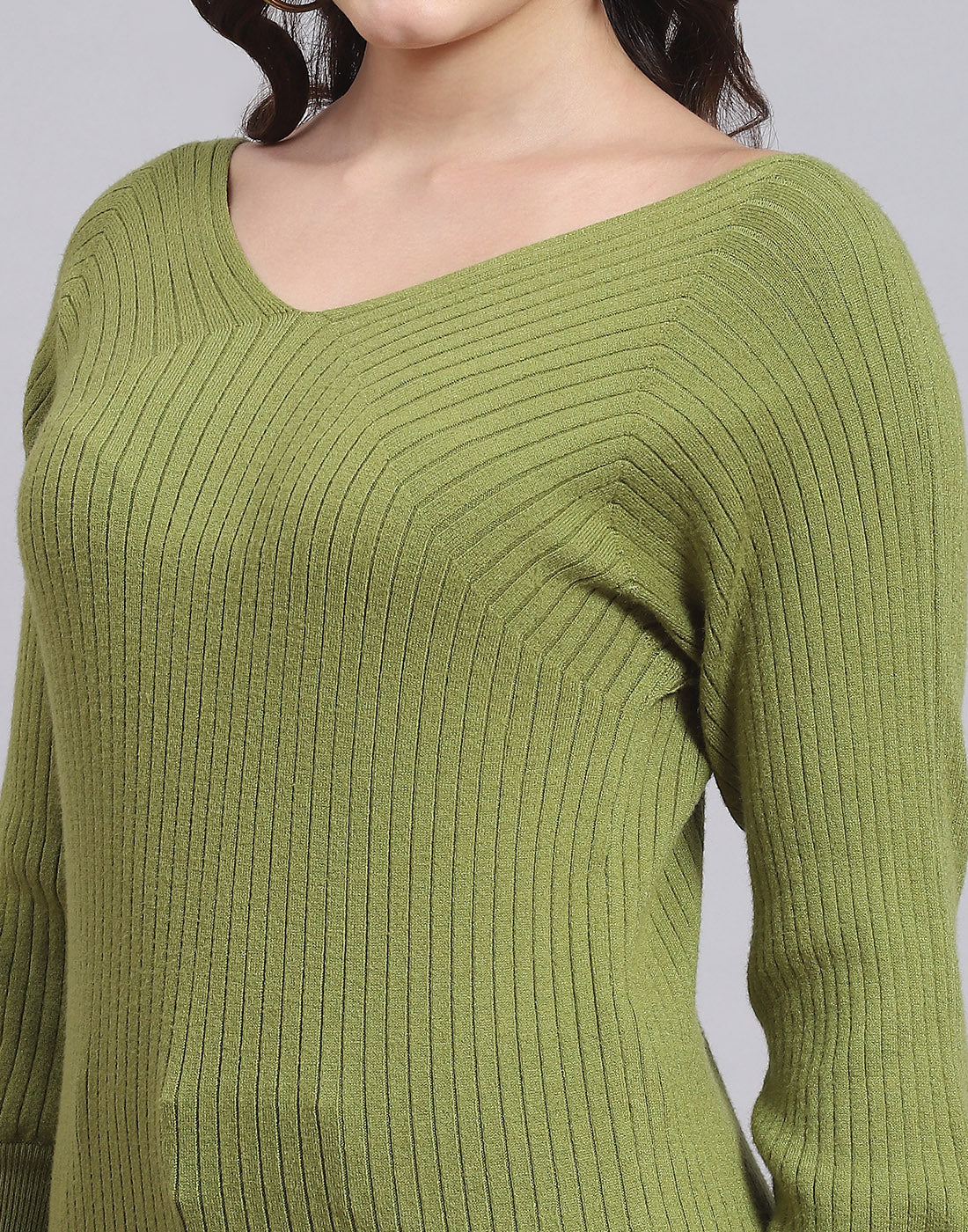 Women Green Solid V Neck 3/4 Sleeve Sweater - Image 7