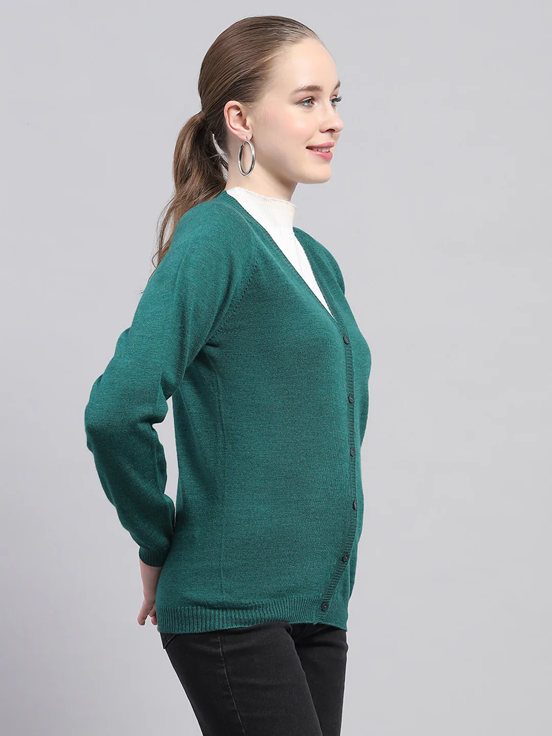 Women Green Solid V Neck Full Sleeve Cardigan - Image 4