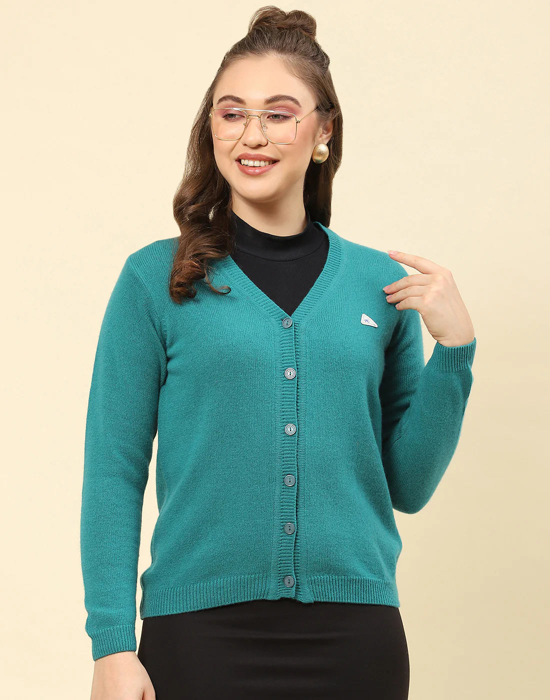 Women Green Solid V Neck Full Sleeve Cardigan - Image 2