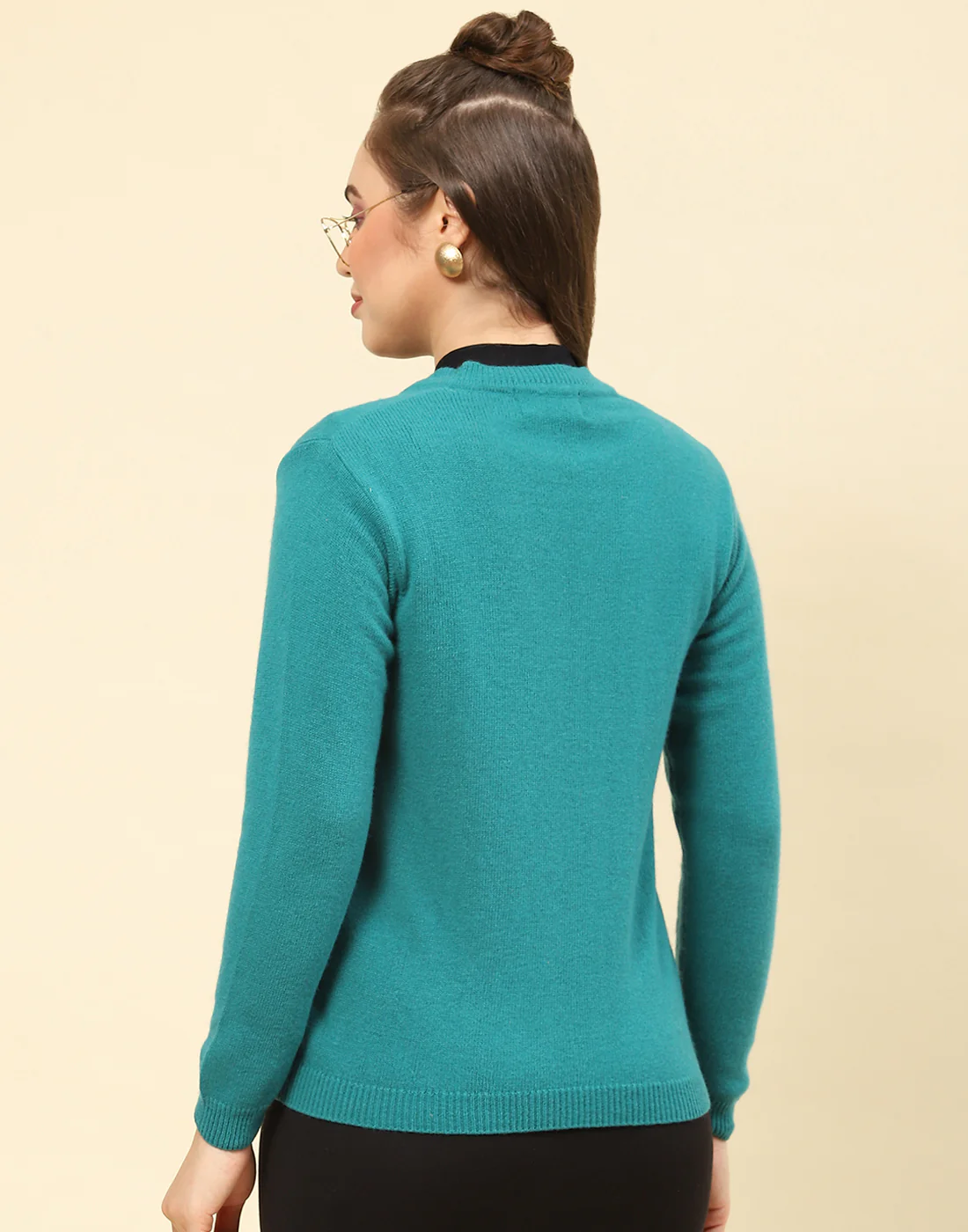 Women Green Solid V Neck Full Sleeve Cardigan - Image 5