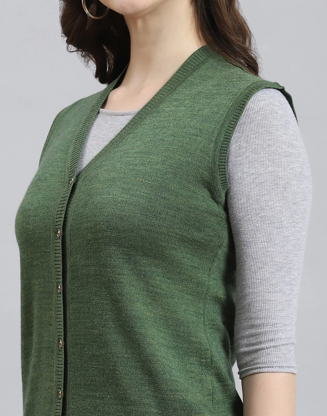 Women Green Solid V Neck Sleeveless Cardigan - Image 7