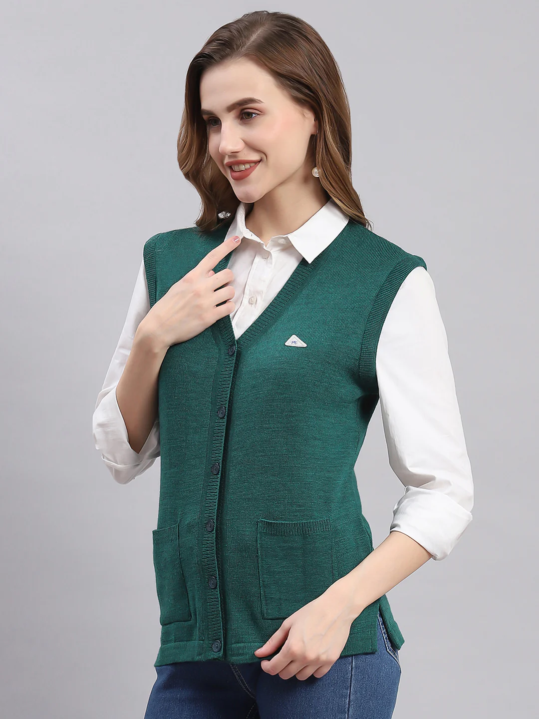 Women Green Solid V Neck Sleeveless Cardigans - Image 3