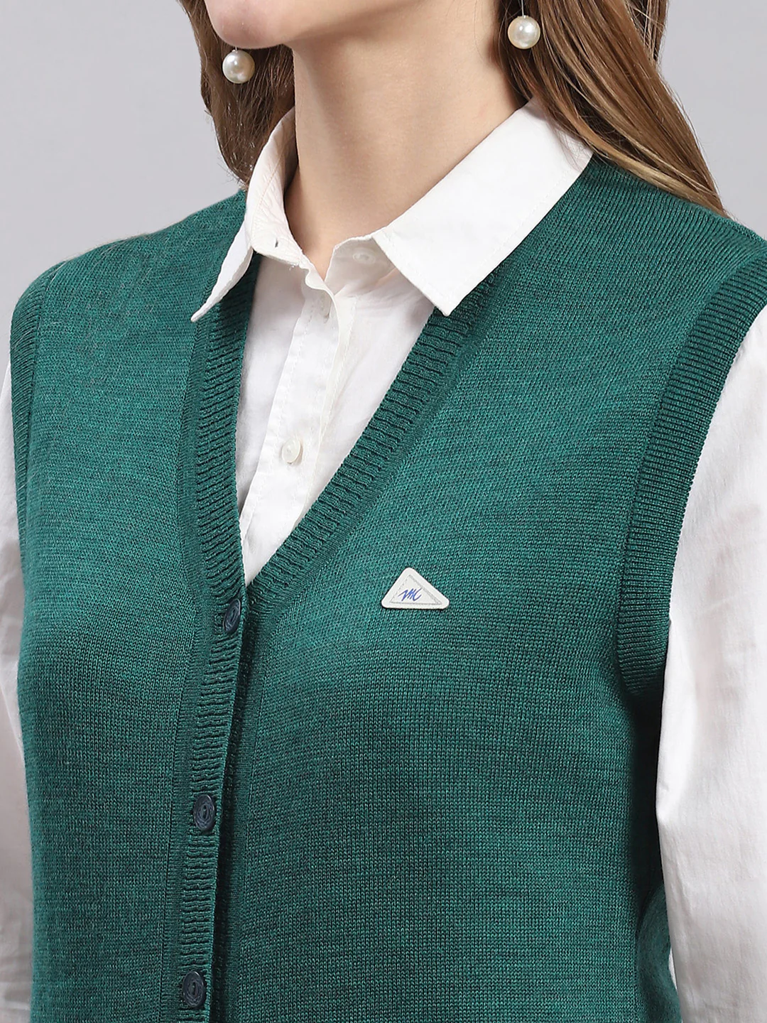 Women Green Solid V Neck Sleeveless Cardigans - Image 6