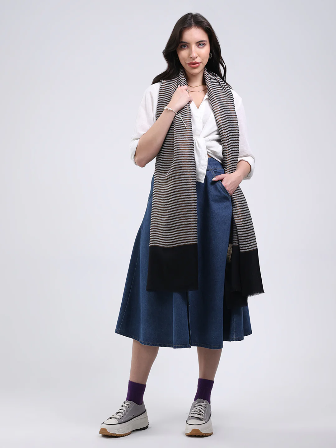 Women Grey & Black Solid Wool Blend Stole - Image 5