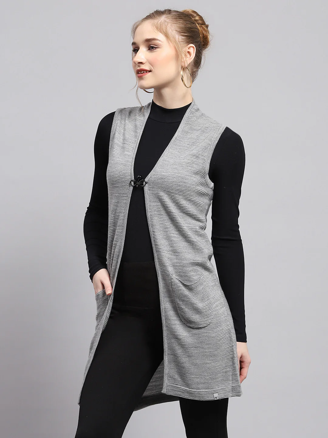 Women Grey Self Design Front Open Sleeveless Cardigan - Image 3