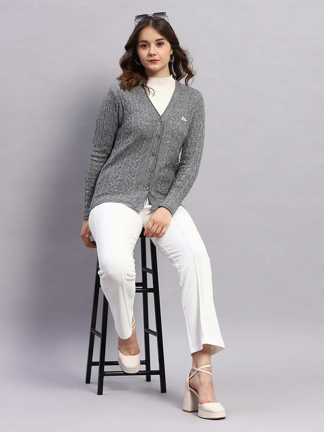 Women Grey Self Design V Neck Full Sleeve Cardigan - Image 2