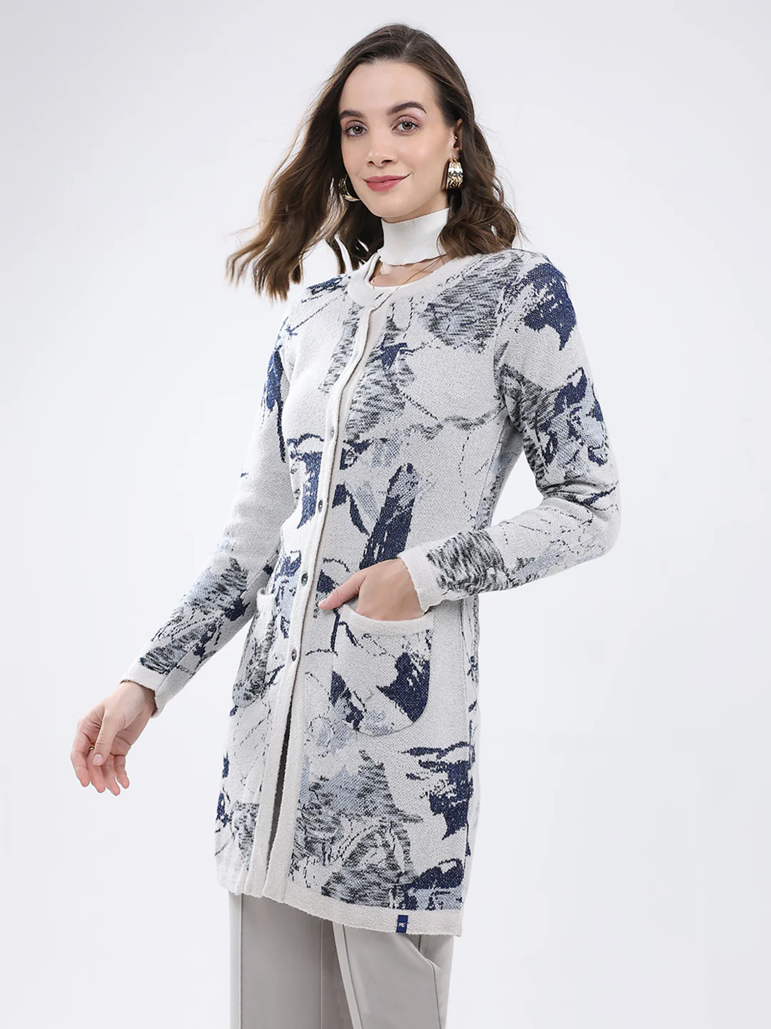 Women Grey Self Design Round Neck Full Sleeve Cardigan - Image 3