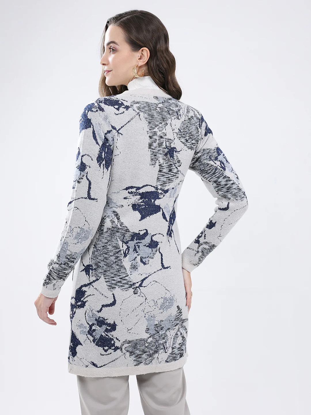 Women Grey Self Design Round Neck Full Sleeve Cardigan - Image 5