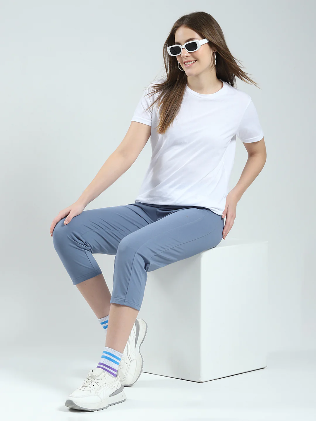 Women Grey Solid Regular Fit Capri - Image 2
