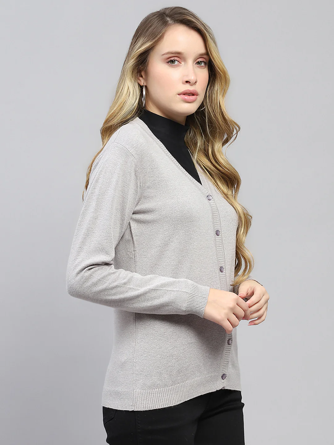Women Grey Solid V Neck Full Sleeve Cardigan - Image 4