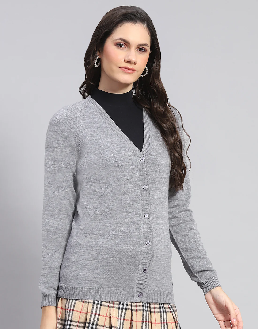 Women Grey Solid V Neck Full Sleeve Cardigan - Image 4