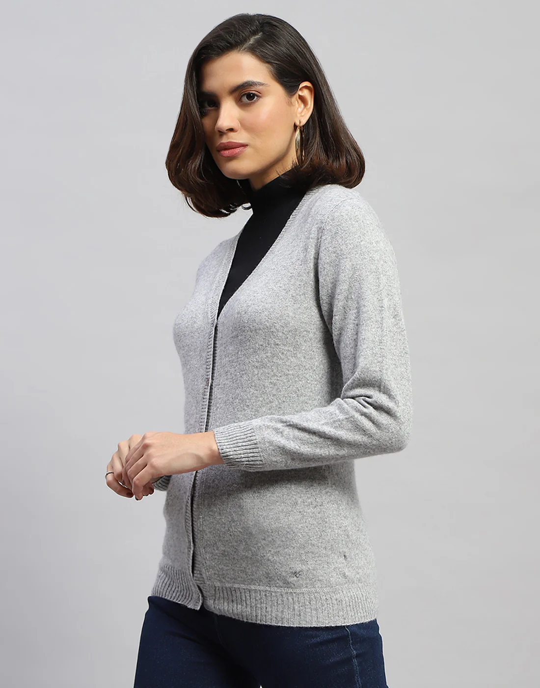 Women Grey Solid V Neck Full Sleeve Cardigan - Image 3