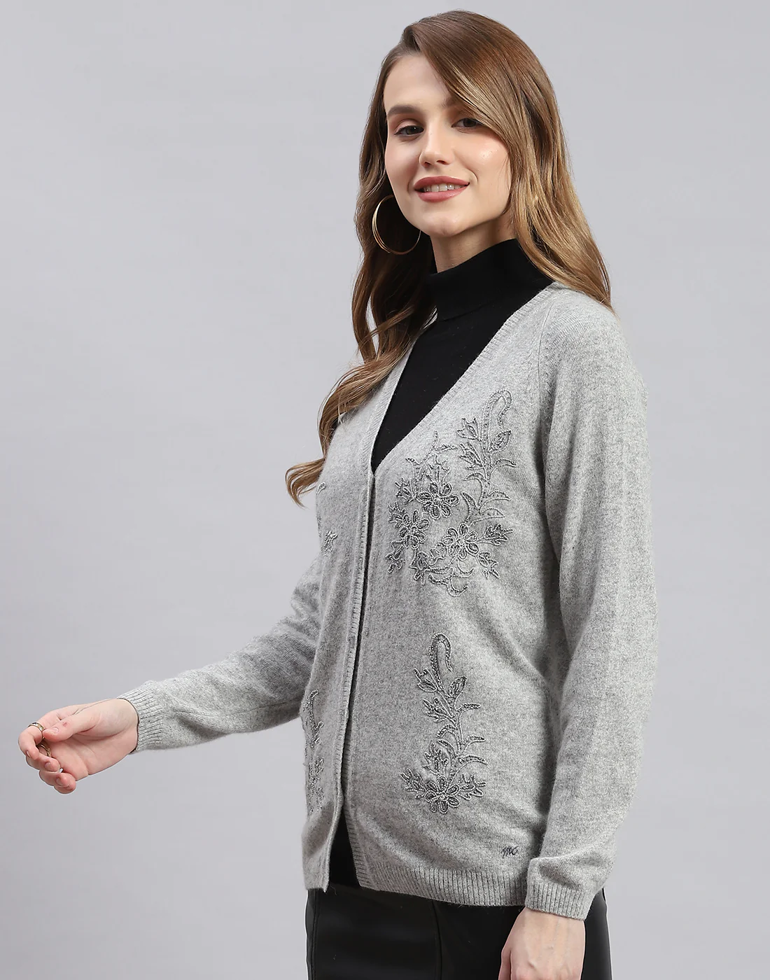 Women Grey Solid V Neck Full Sleeve Cardigans - Image 3