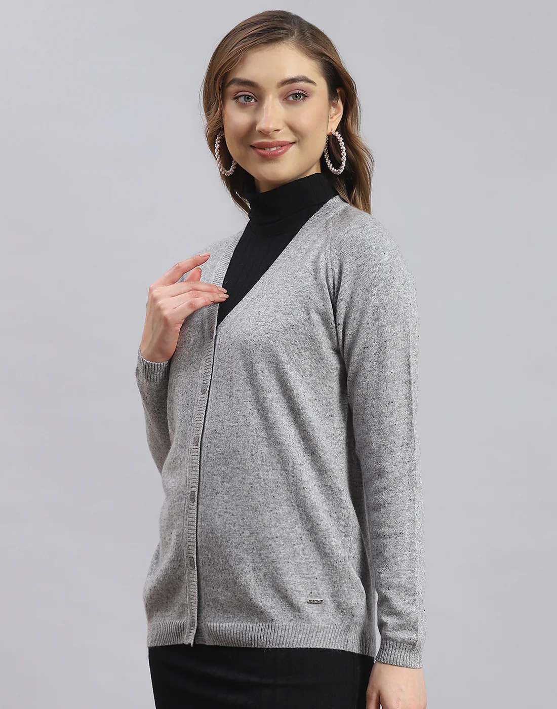 Women Grey Solid V Neck Full Sleeve Sweater - Image 3