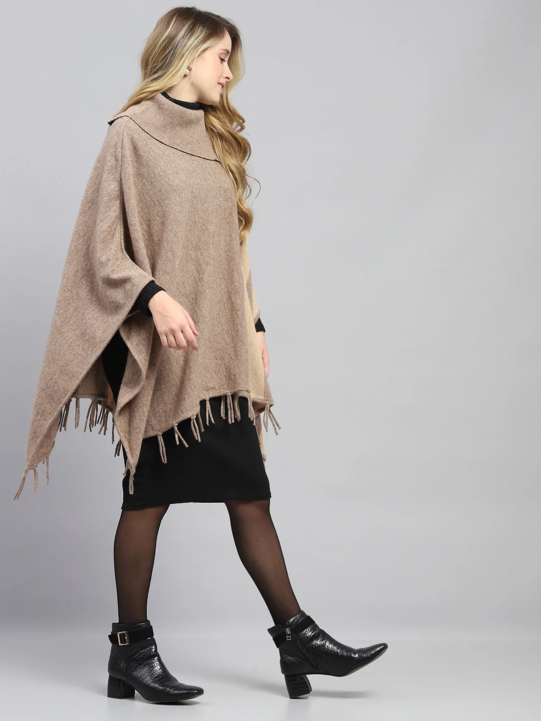 Women Khaki Solid Poncho - Image 4