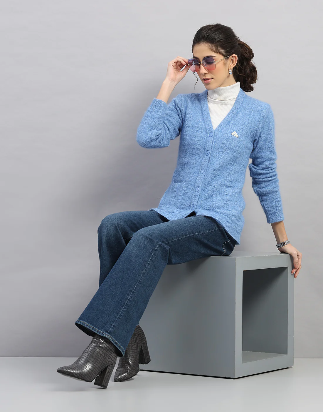 Women Light Blue Self Design V Neck Full Sleeve Cardigan - Image 5