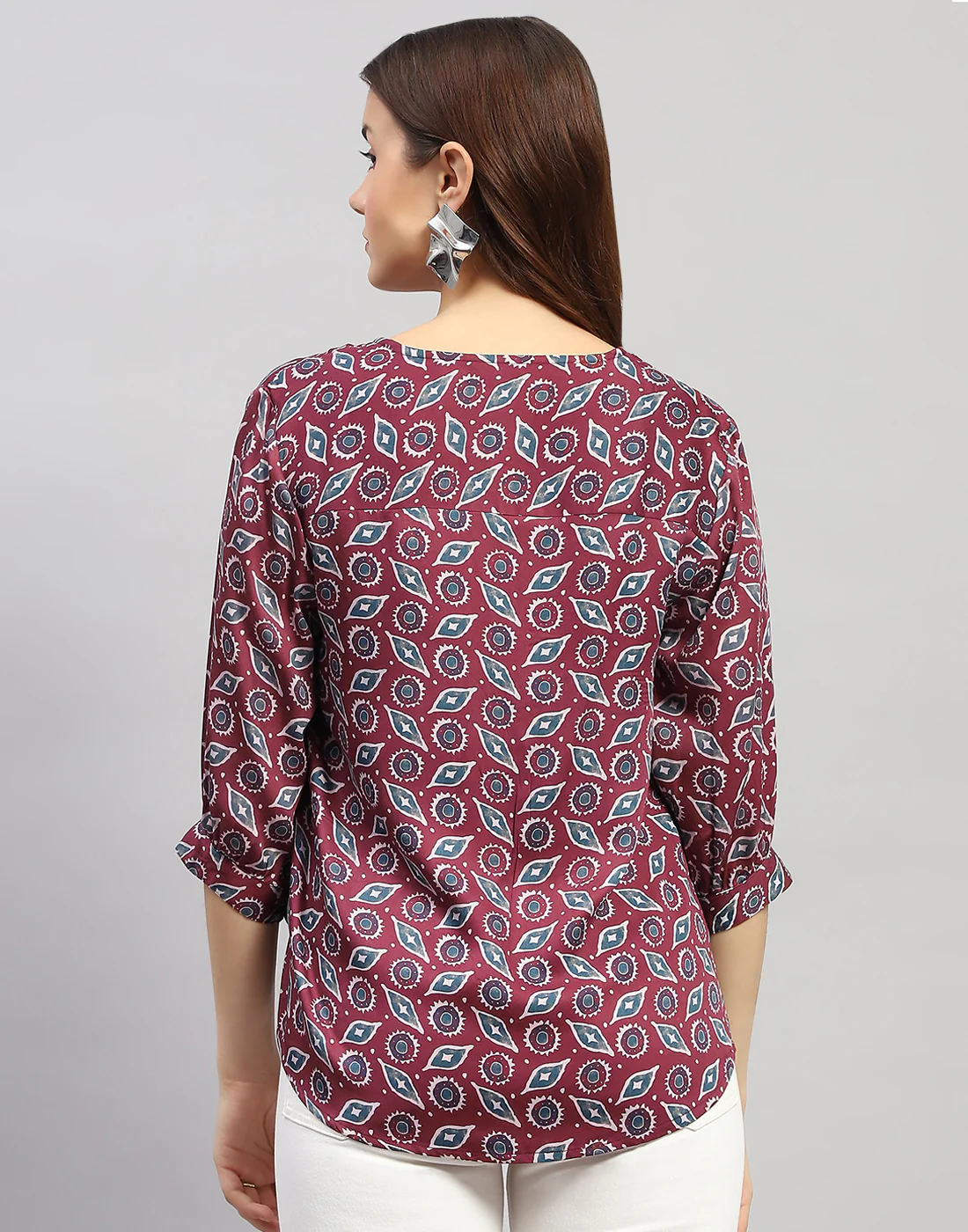 Women Maroon Printed V Neck 3/4 Sleeve Top - Image 6