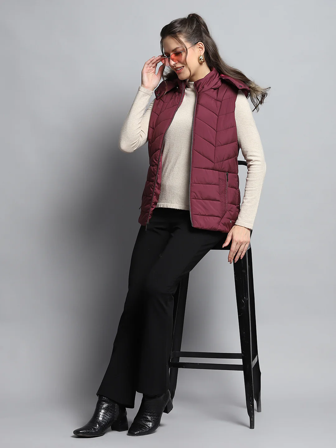 Women Maroon Solid Detachable Hood Sleeveless Jacket - Image 2