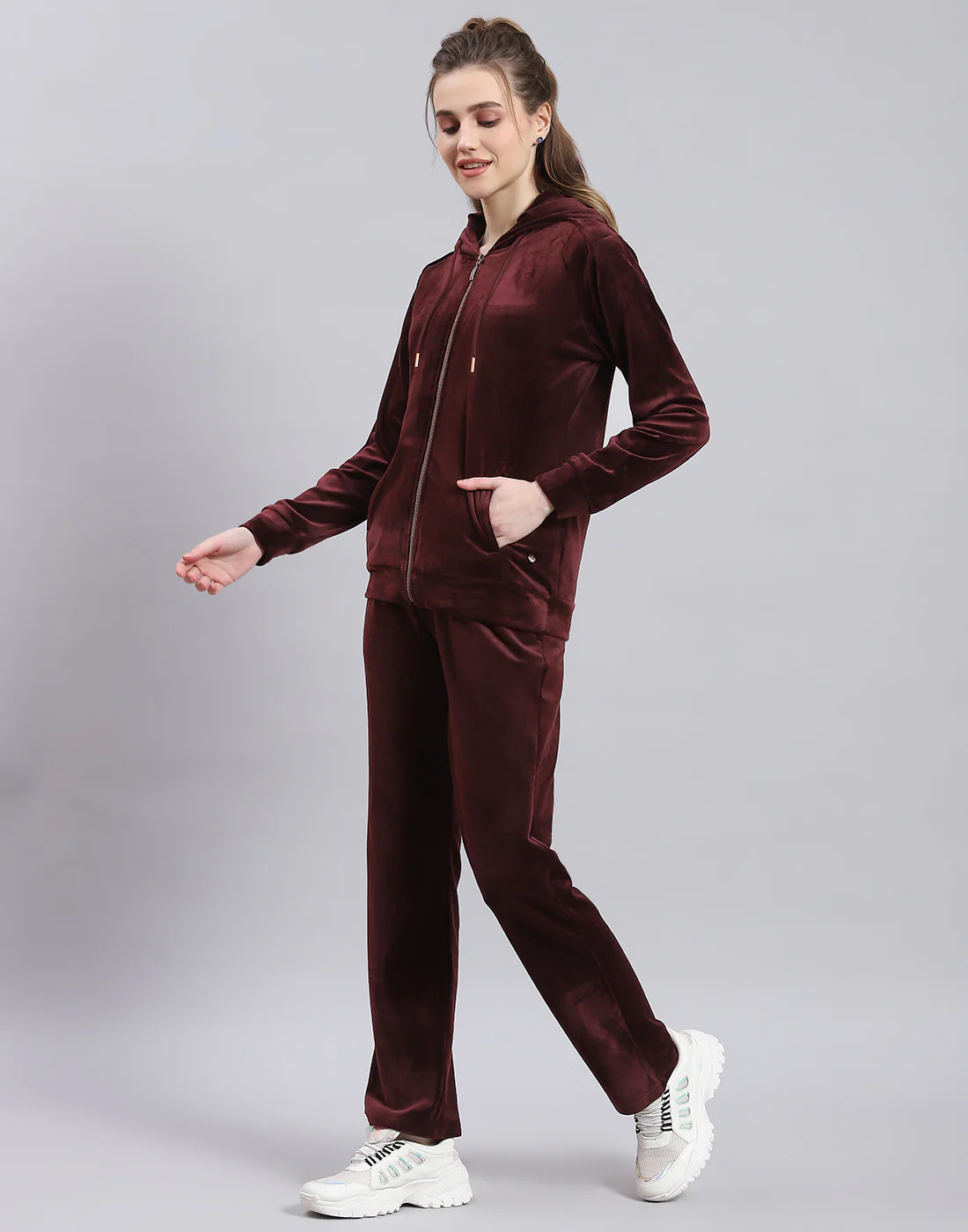 Women Maroon Solid Hooded Full Sleeve Tracksuit - Image 3