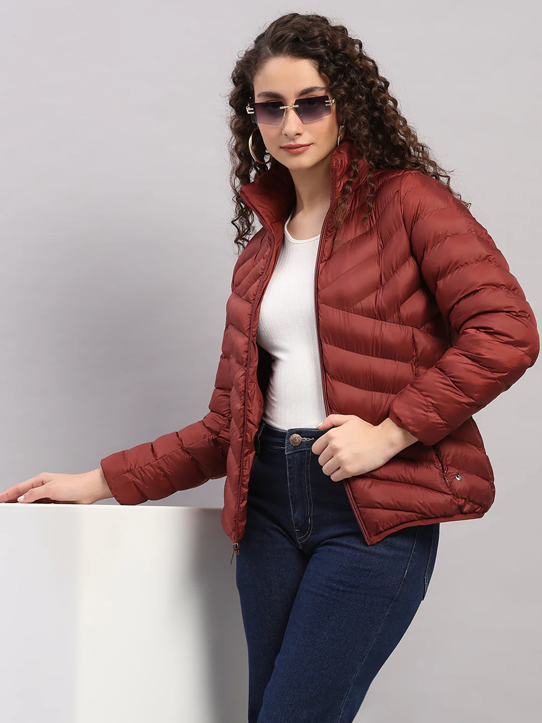 Women Maroon Solid Hooded Lightweight Packable Jacket - Image 6
