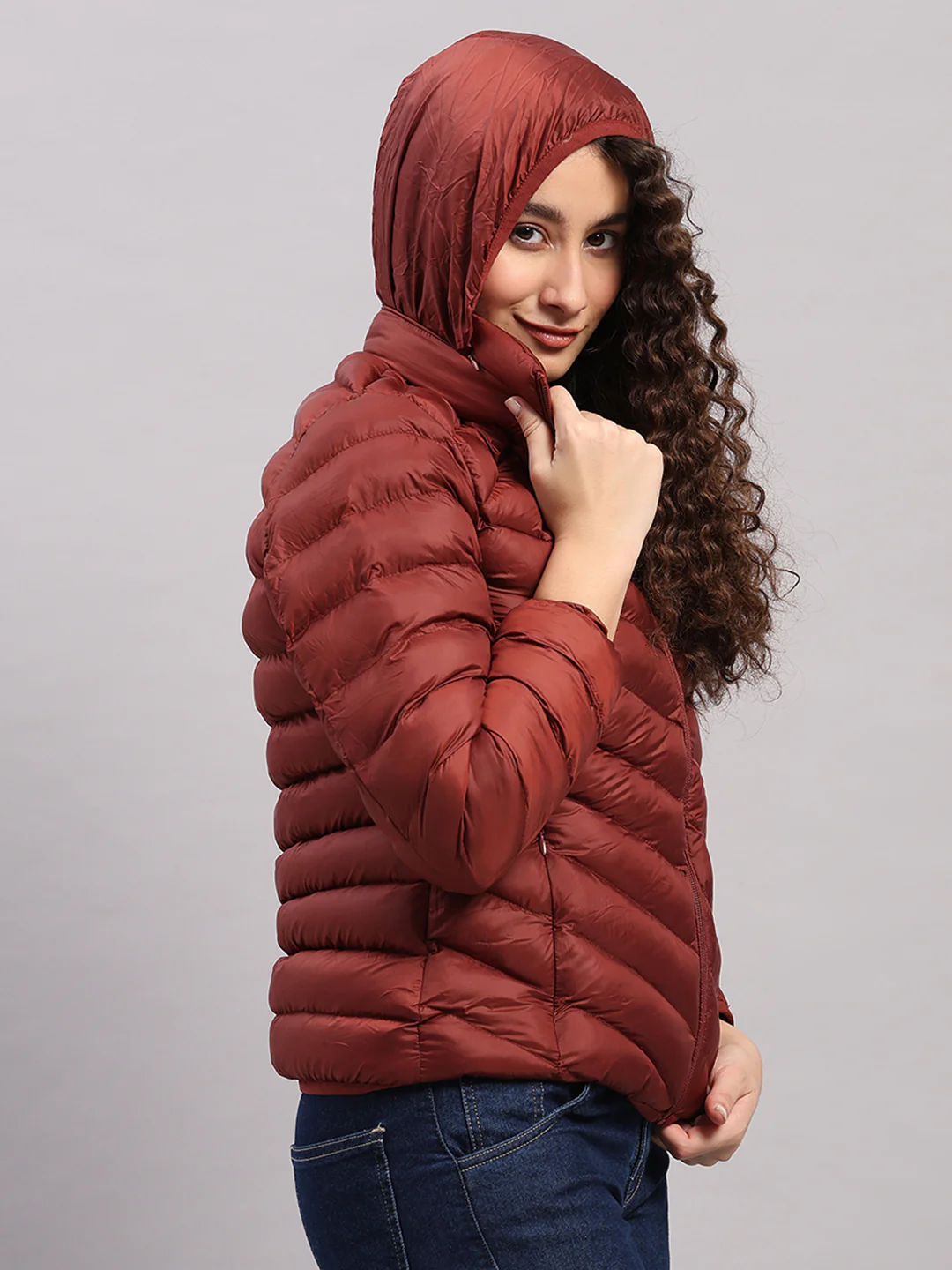Women Maroon Solid Hooded Lightweight Packable Jacket - Image 7