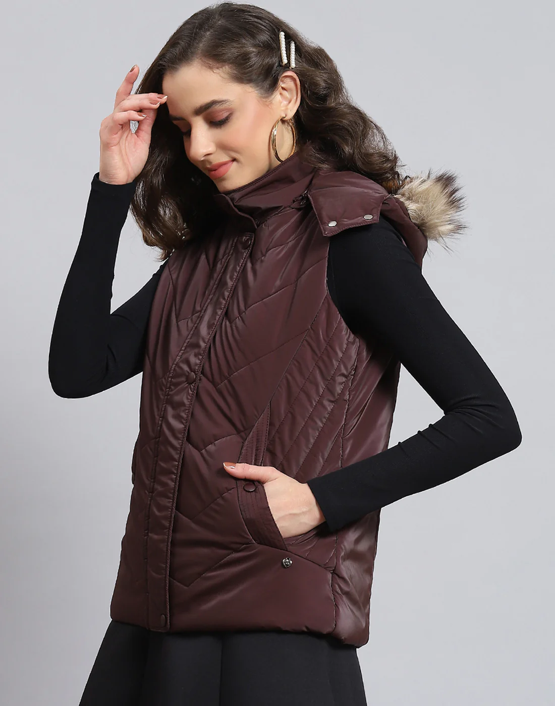Women Maroon Solid Hooded Sleeveless Jacket - Image 3