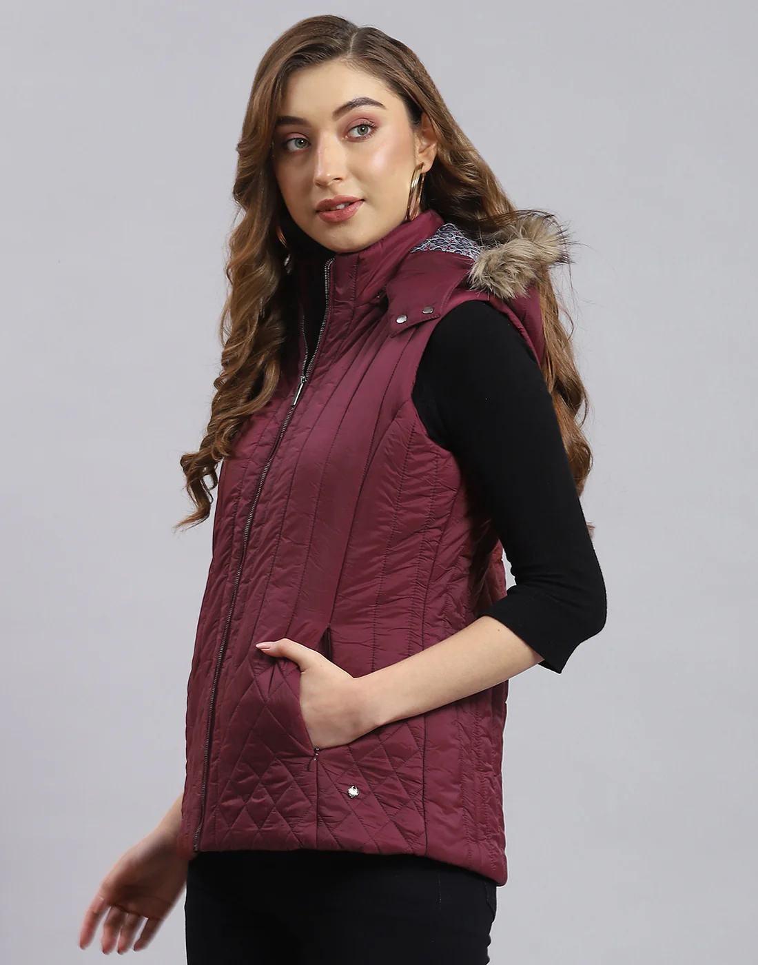 Women Maroon Solid Hooded Sleeveless Jacket - Image 3