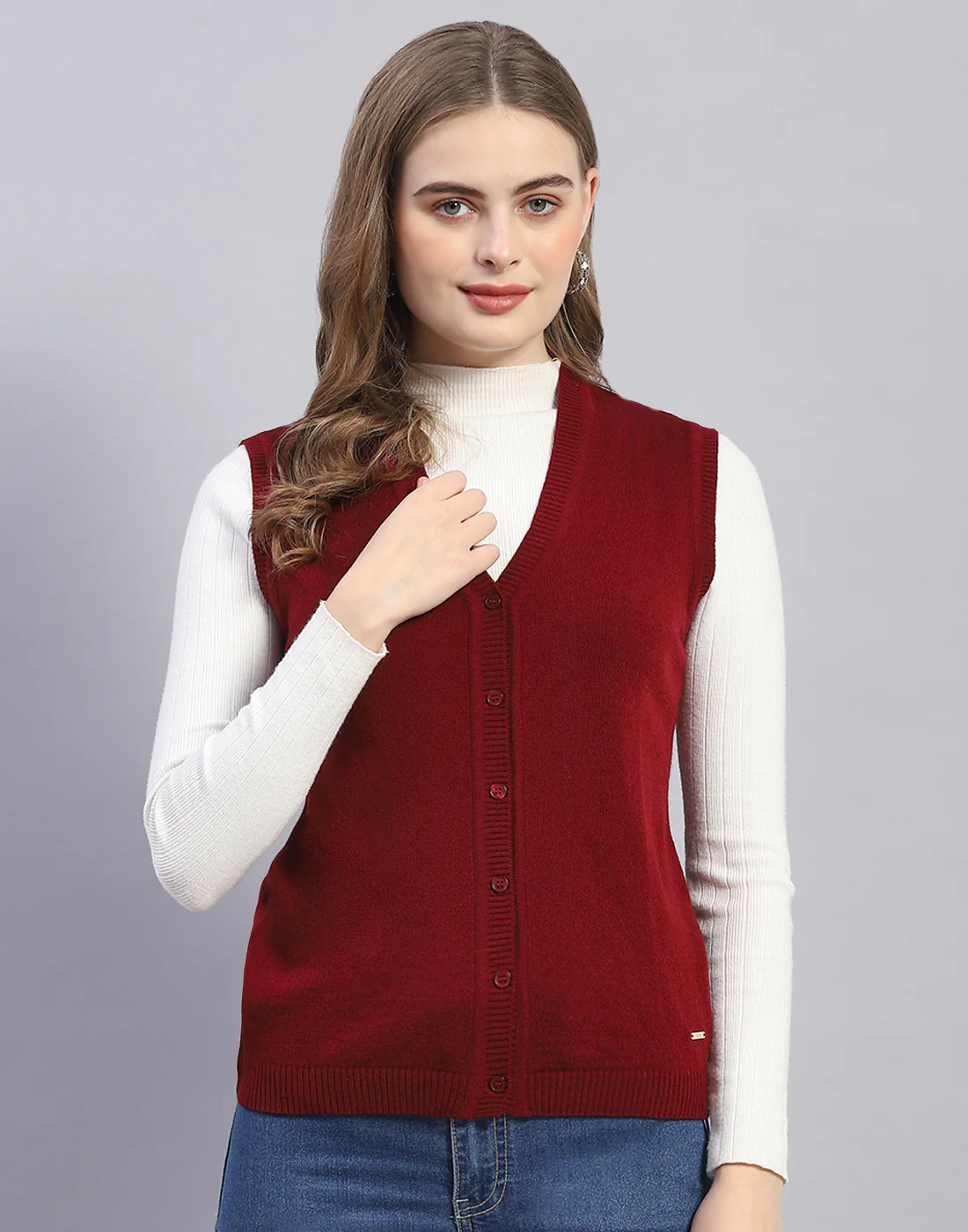 Women Maroon Solid V Neck Sleeveless Cardigan - Image 2