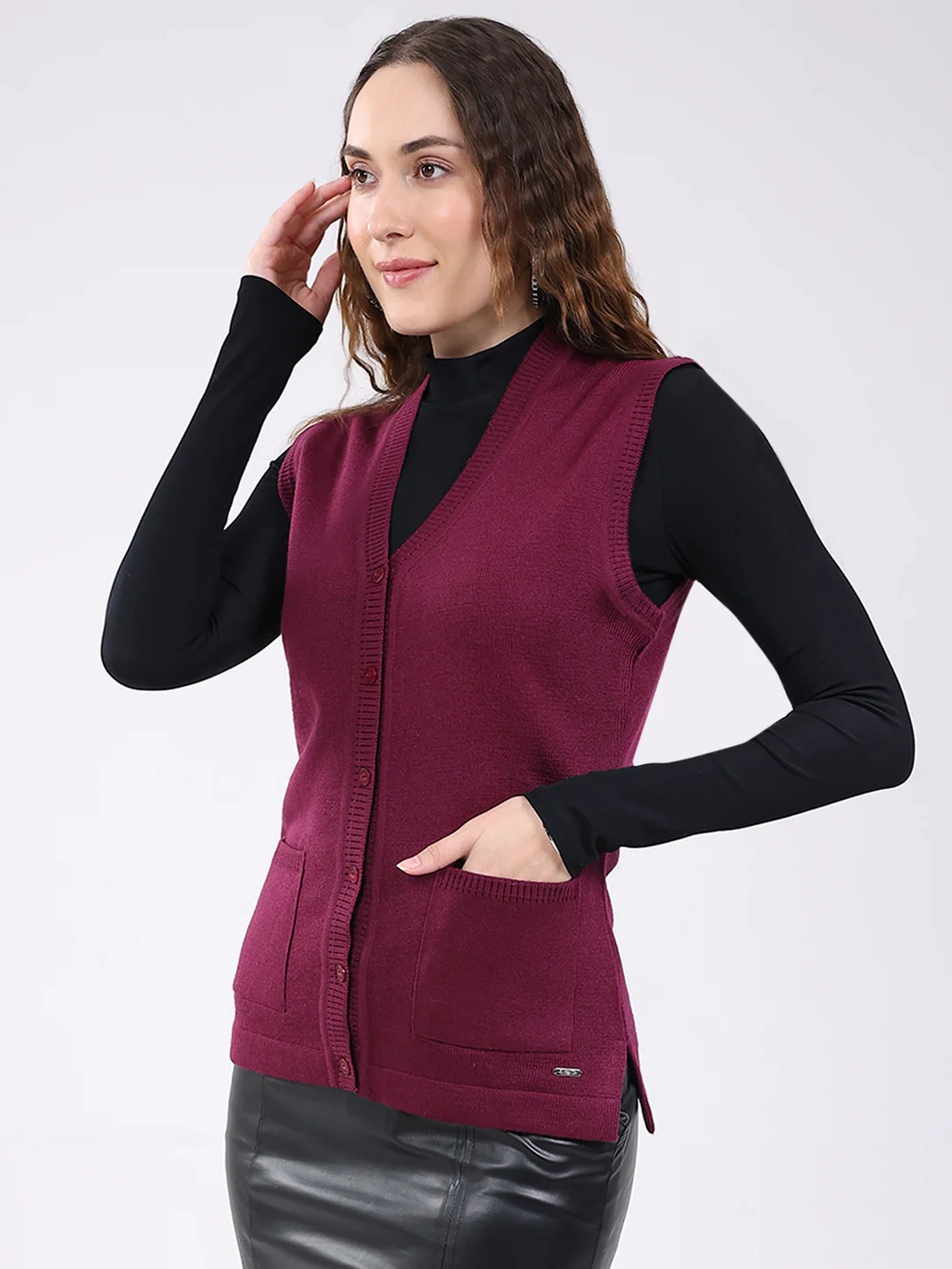 Women Maroon Solid V Neck Sleeveless Cardigan - Image 3