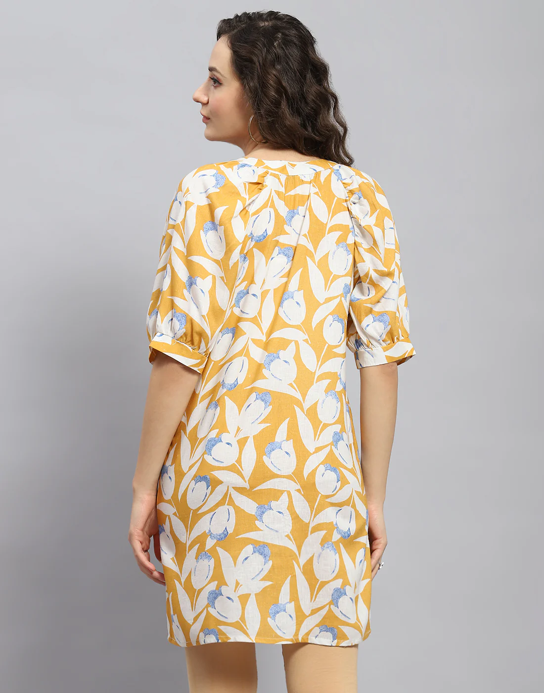 Women Mustard Printed Mandarin Collar Short Sleeve Tunic - Image 5