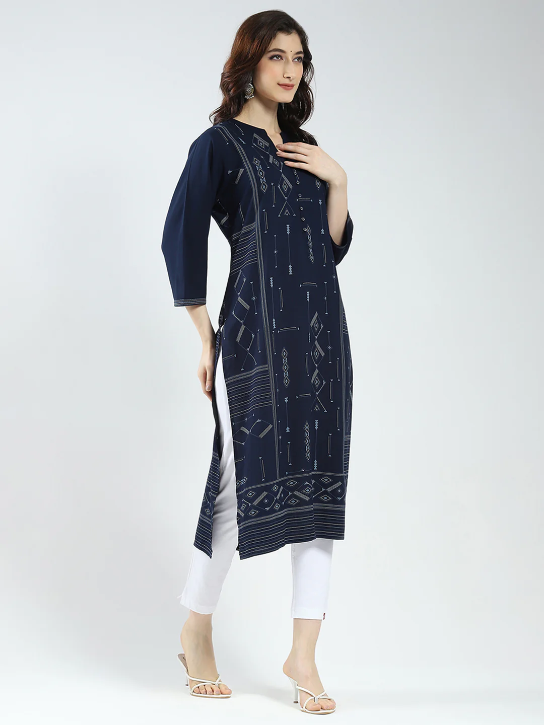 Women Navy Blue Printed Round Neck 3/4th Sleeve Kurti - Image 4
