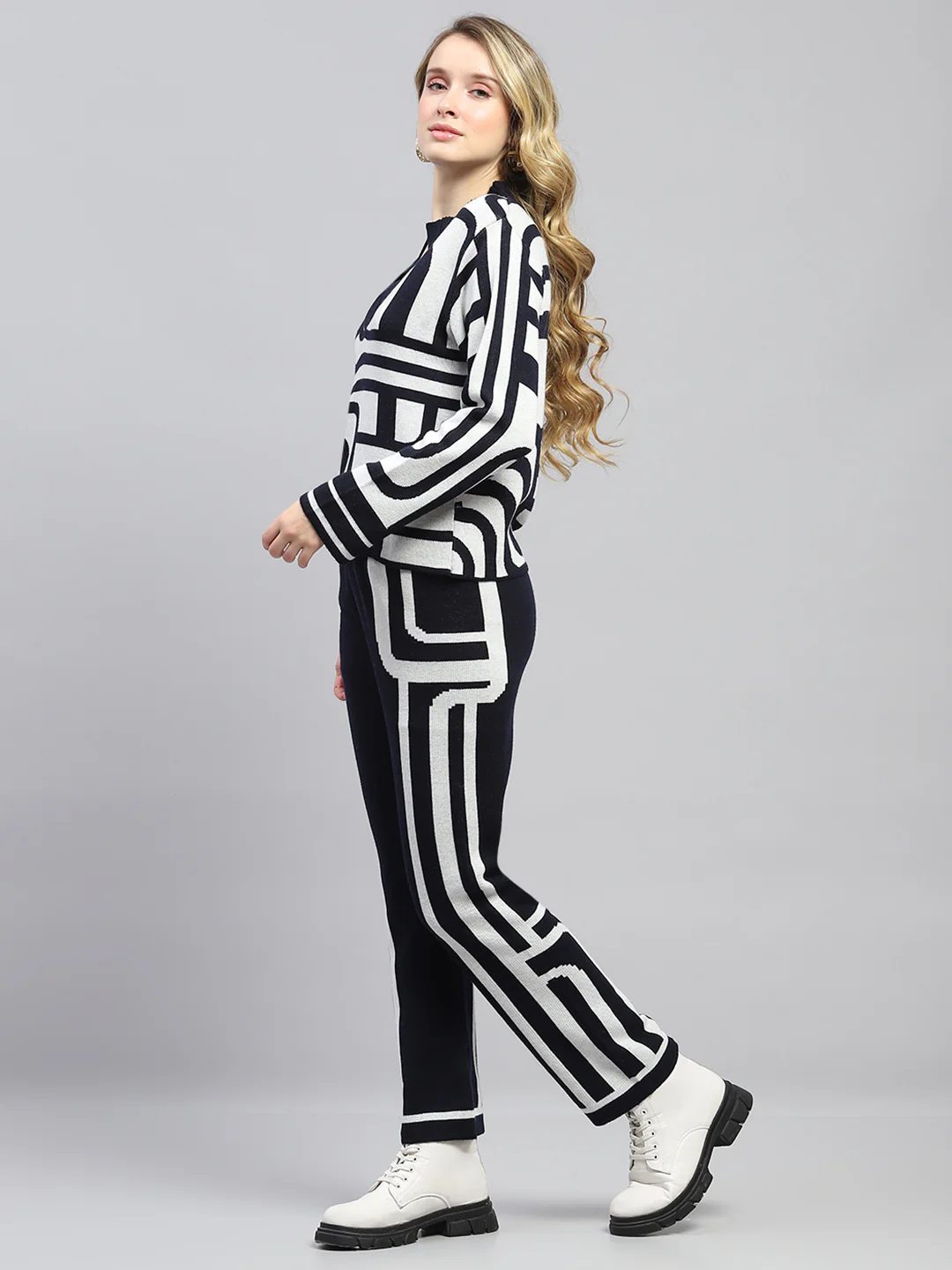 Women Navy Blue Printed Round Neck Full Sleeve Cords Set - Image 3