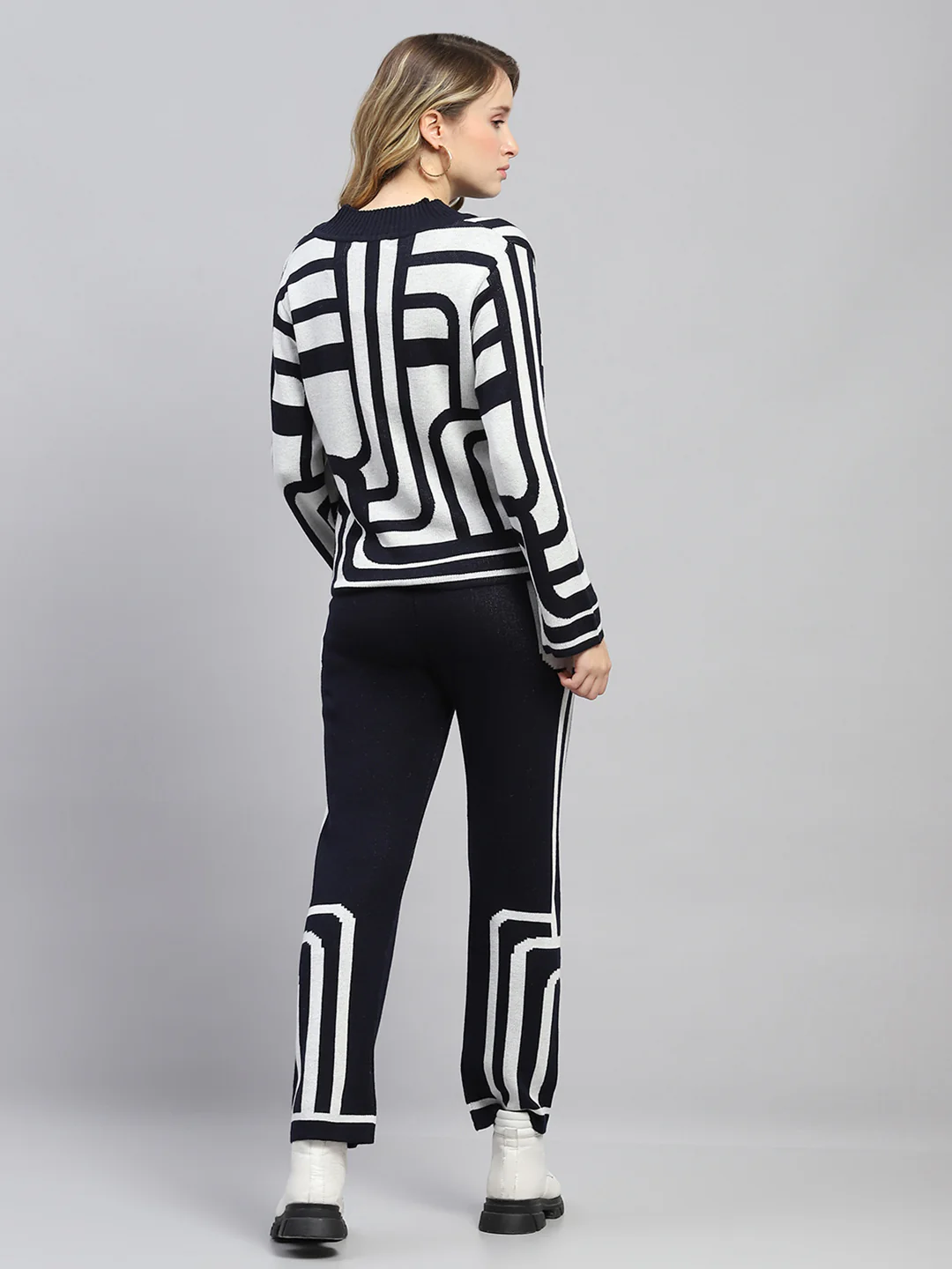 Women Navy Blue Printed Round Neck Full Sleeve Cords Set - Image 5