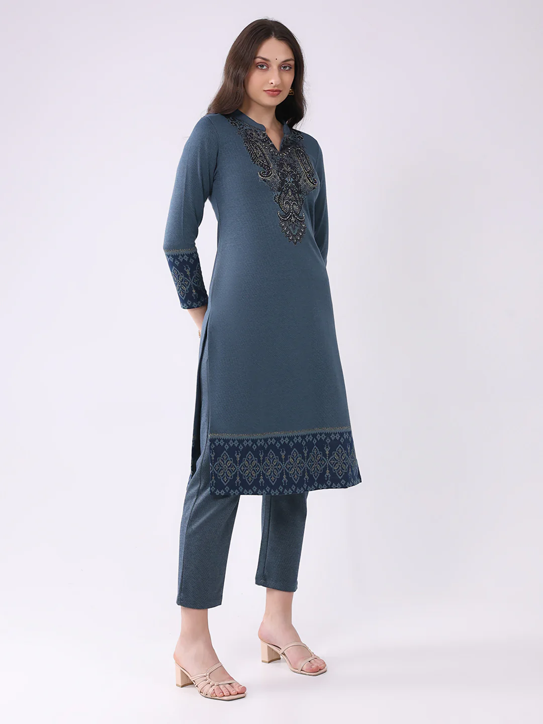 Women Navy Blue Printed Round Neck Full Sleeve Kurti Set for Winter - Image 4