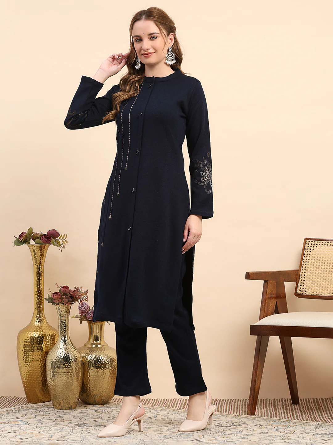 Women Navy Blue Printed Round Neck Full Sleeve Kurti Set for Winter - Image 3