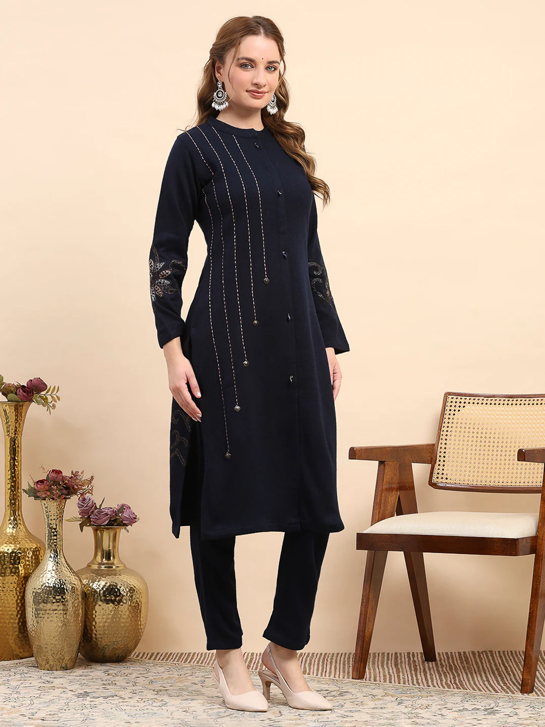 Women Navy Blue Printed Round Neck Full Sleeve Kurti Set for Winter - Image 4