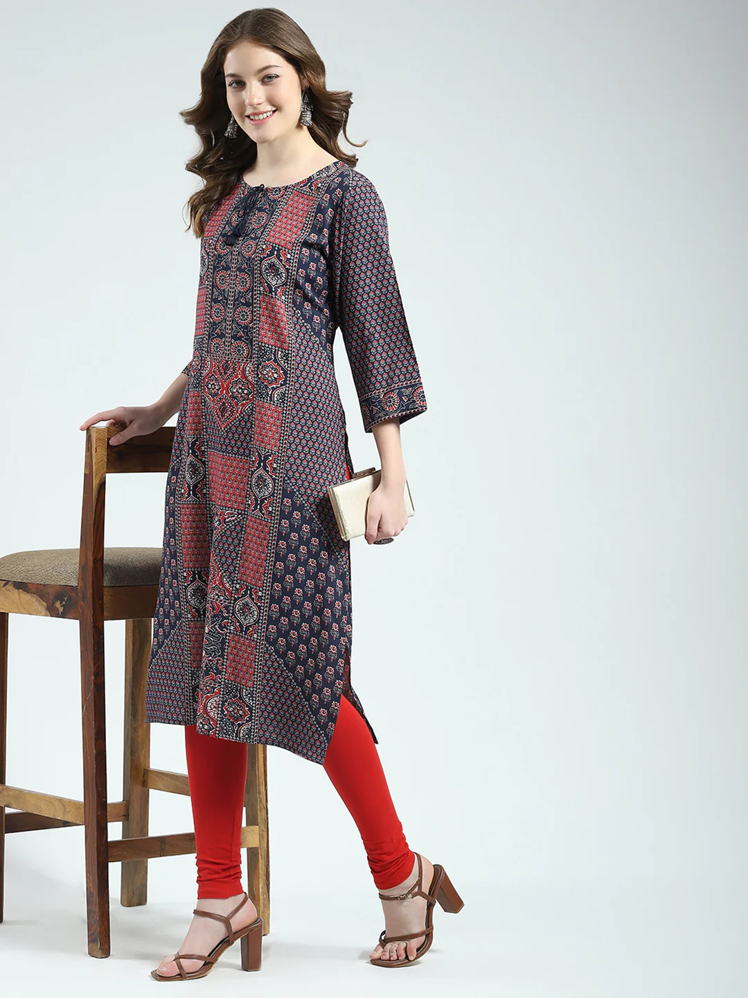 Women Navy Blue Printed Round Neck 3/4th Sleeve Kurti - Image 2