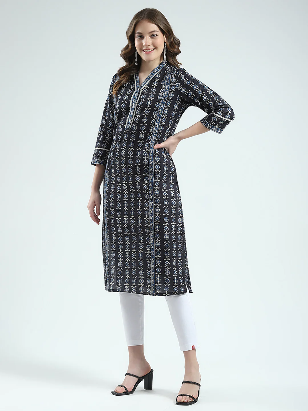 Women Navy Blue Printed V Neck 3/4th Sleeve Kurti - Image 3