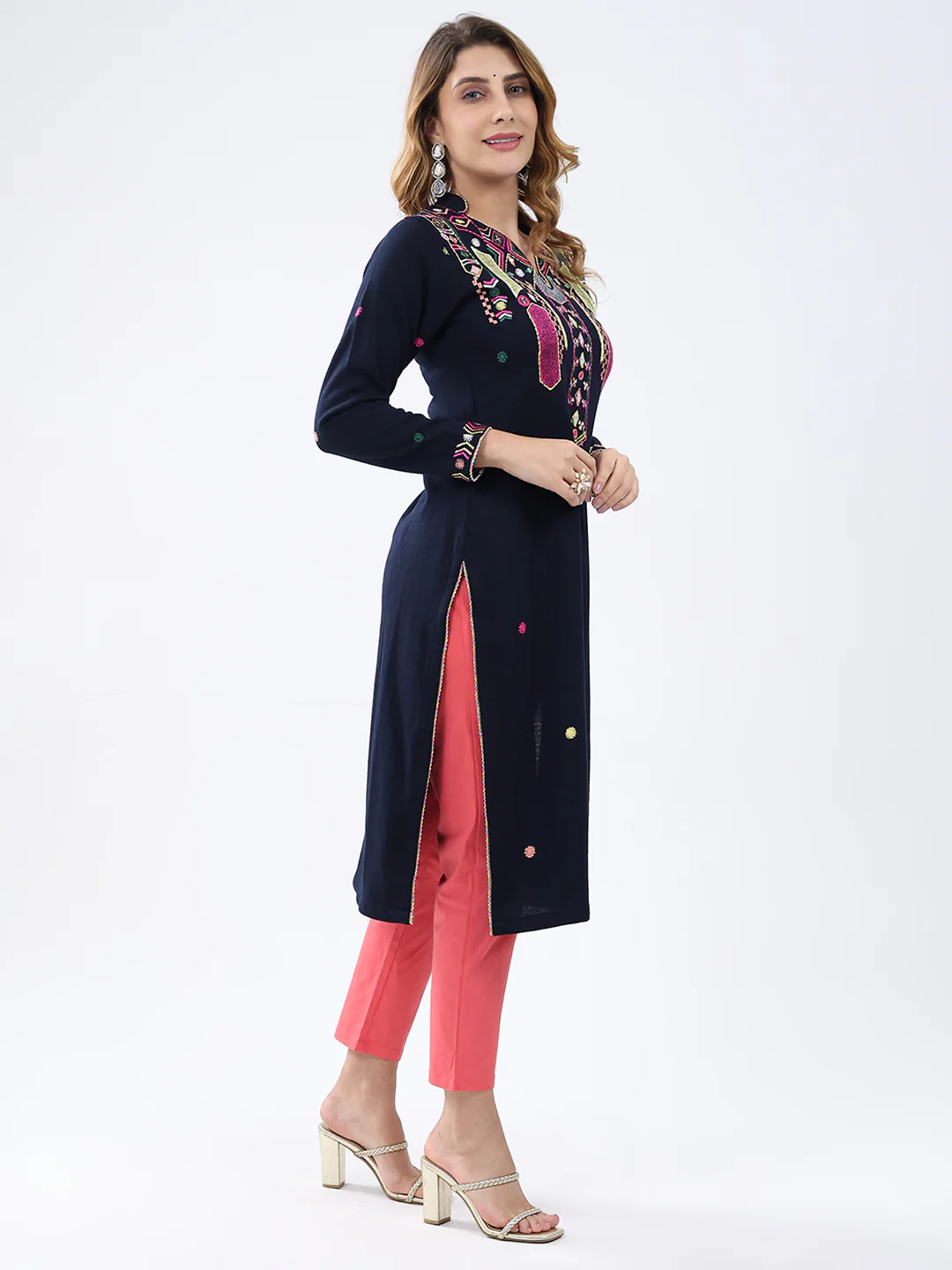 Women Navy Blue Self Design V Neck Full Sleeve Winter Kurti - Image 4