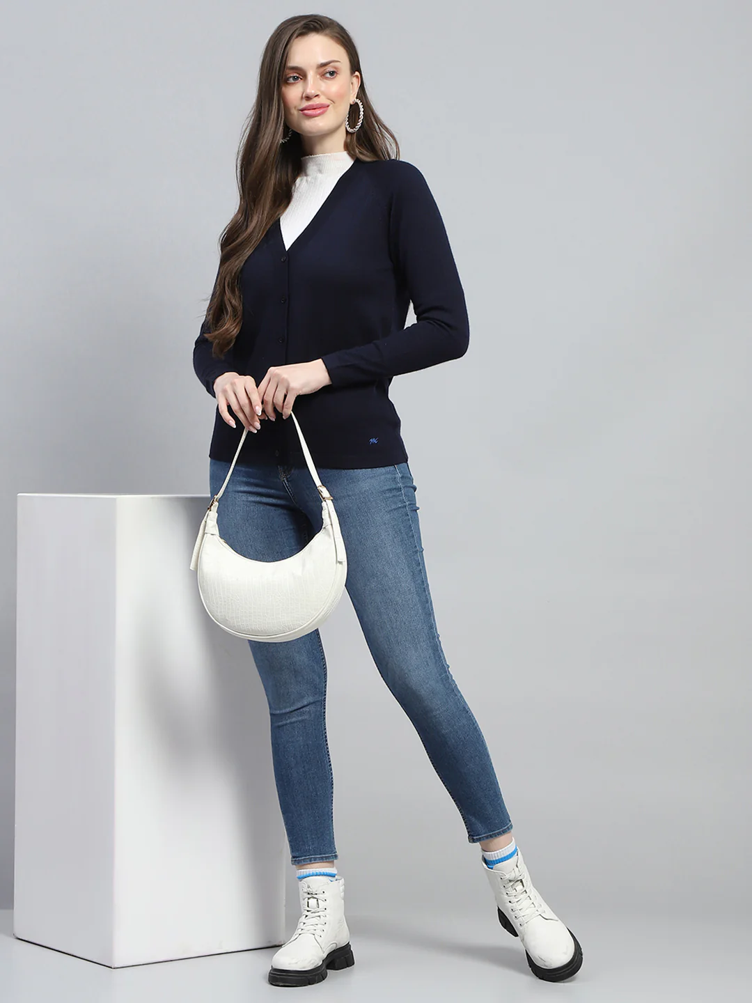 Women Navy Blue Solid V Neck Full Sleeve Cardigan - Image 2