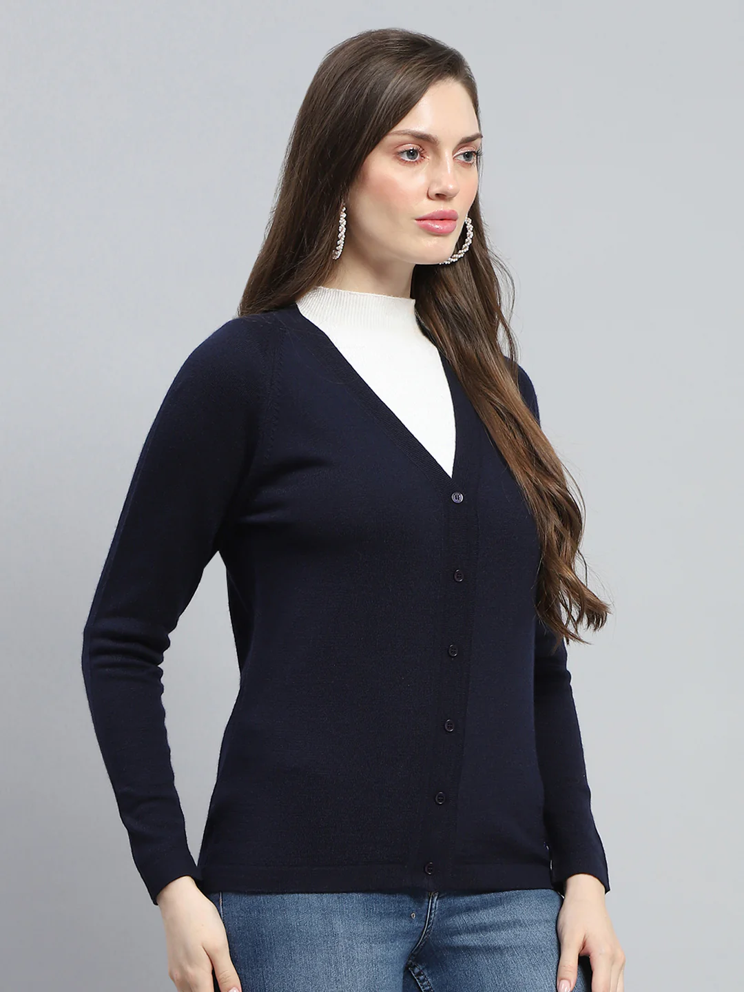 Women Navy Blue Solid V Neck Full Sleeve Cardigan - Image 4