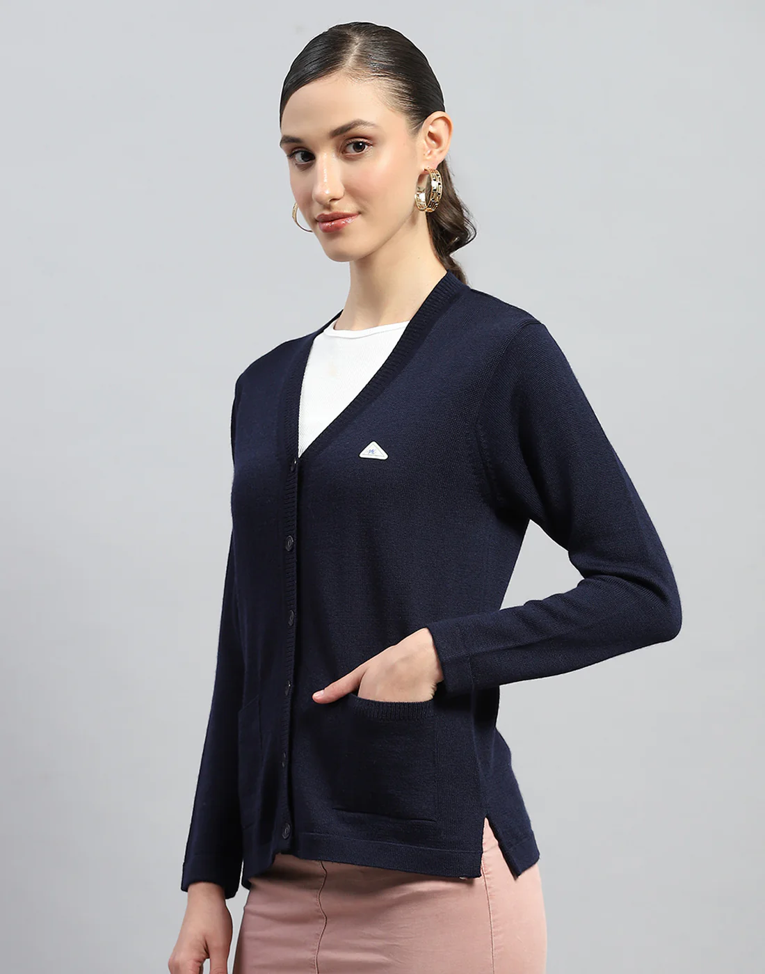 Women Navy Blue Solid V Neck Full Sleeve Cardigan - Image 3