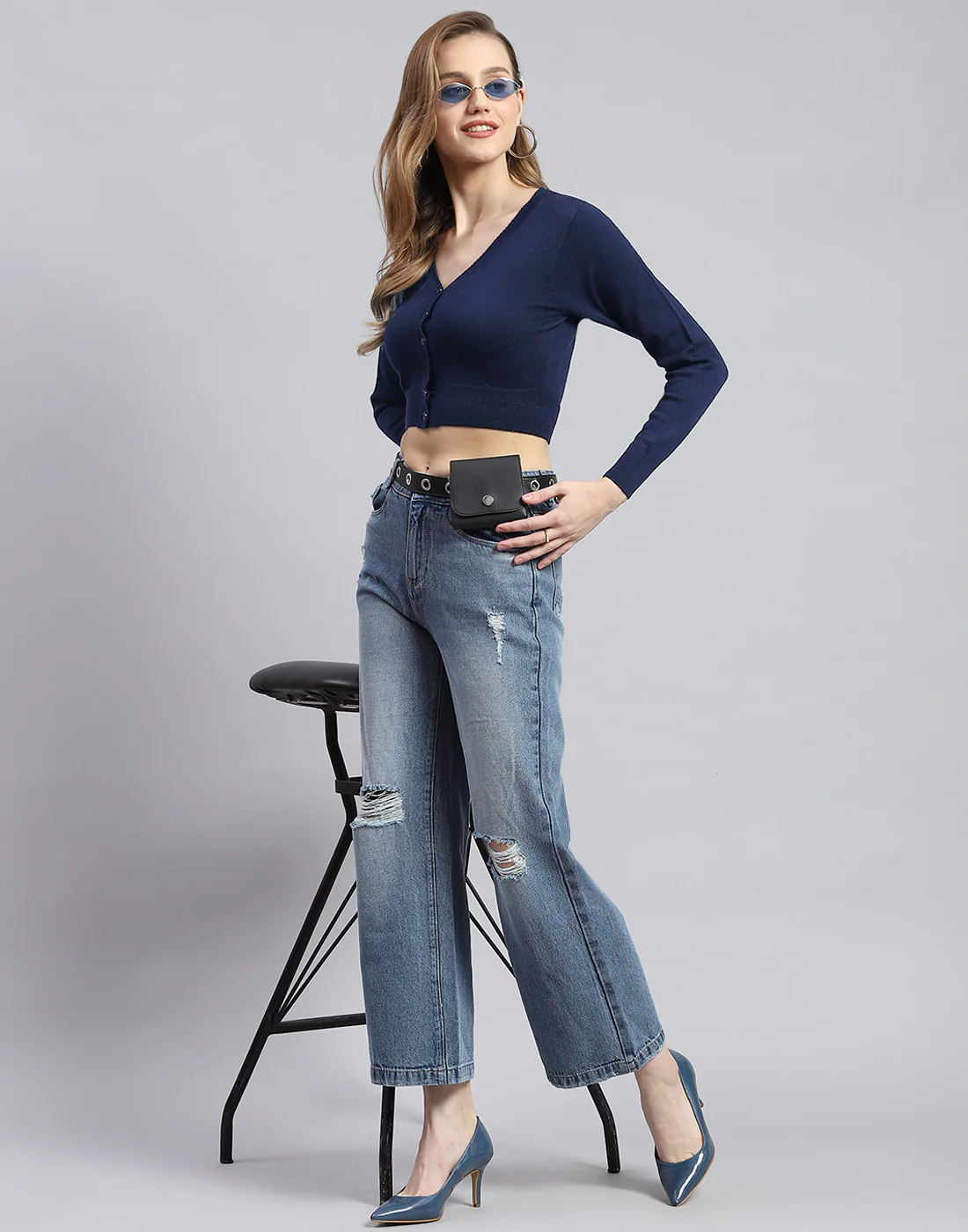 Women Navy Blue Solid V Neck Full Sleeve Sweater - Image 2