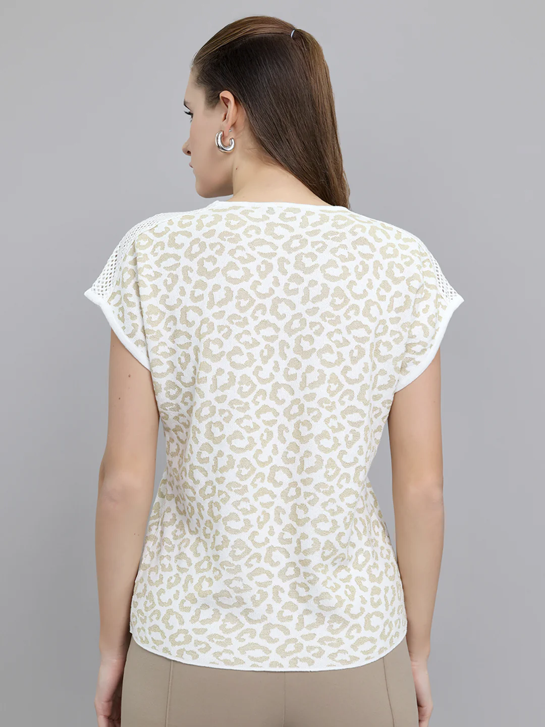 Women Off White Jacquard V Neck Half Sleeve Top - Image 4